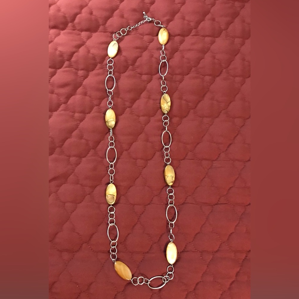 Necklace in silver and brown